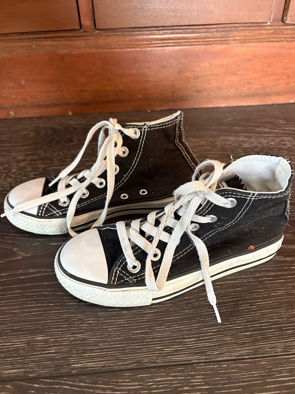 Conamore Black High-Top Kids Sneakers with White Trim